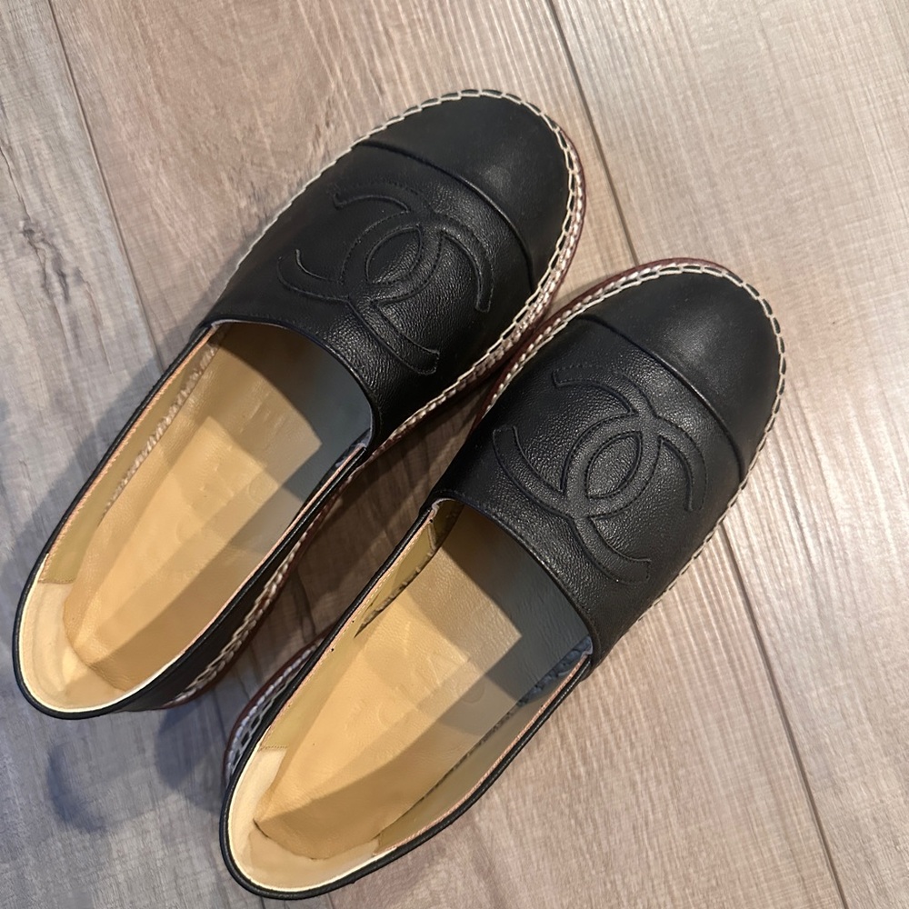 CHANEL Black and Tan Women Espadrilles - Picture 4 of 7